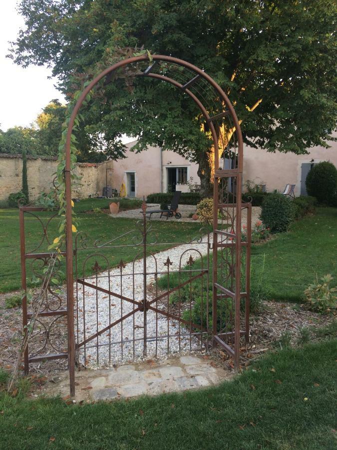 La Rochelle L'ile De Re Autrement Holiday home *